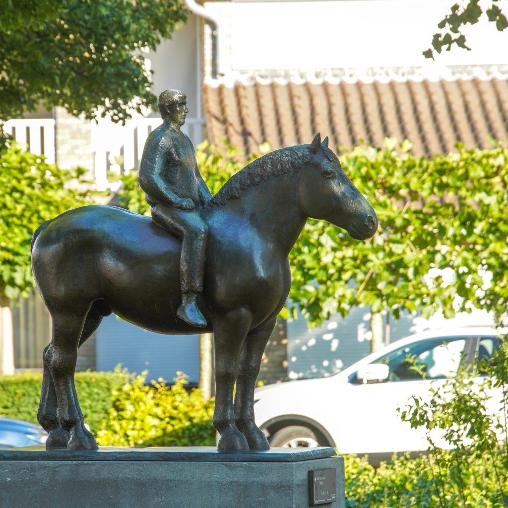 Man op paard op Looyerslaan Katwijk Gerard Brouwer